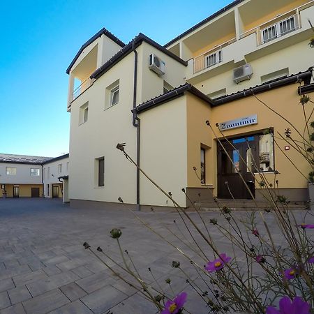 Hotel Zvonimir Otočac Εξωτερικό φωτογραφία