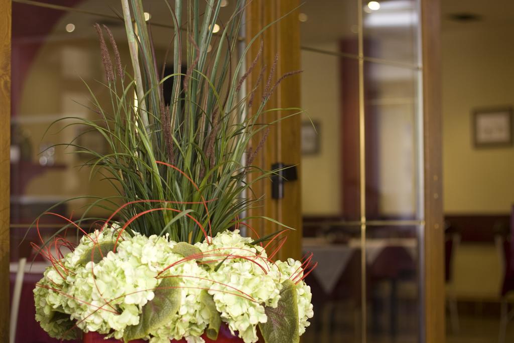 Hotel Zvonimir Otočac Εξωτερικό φωτογραφία