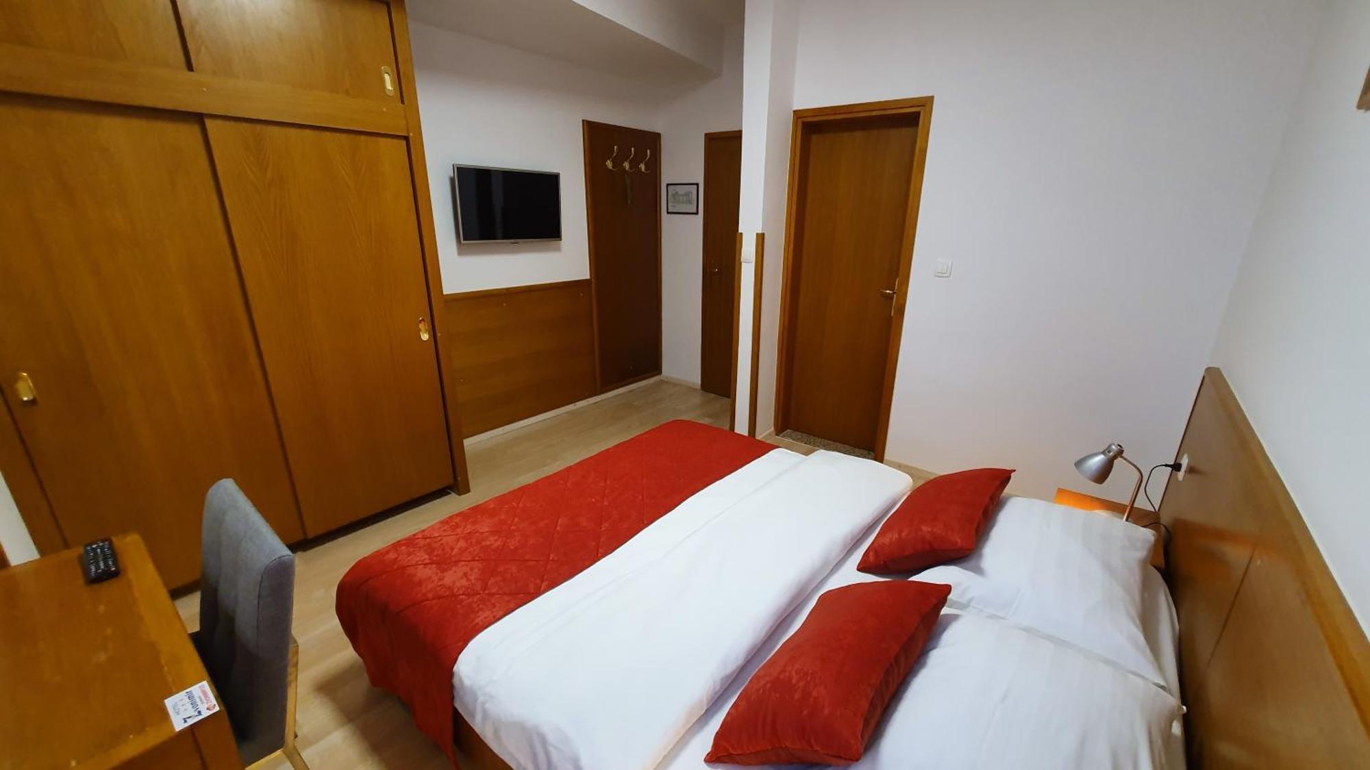 Hotel Zvonimir Otočac Εξωτερικό φωτογραφία