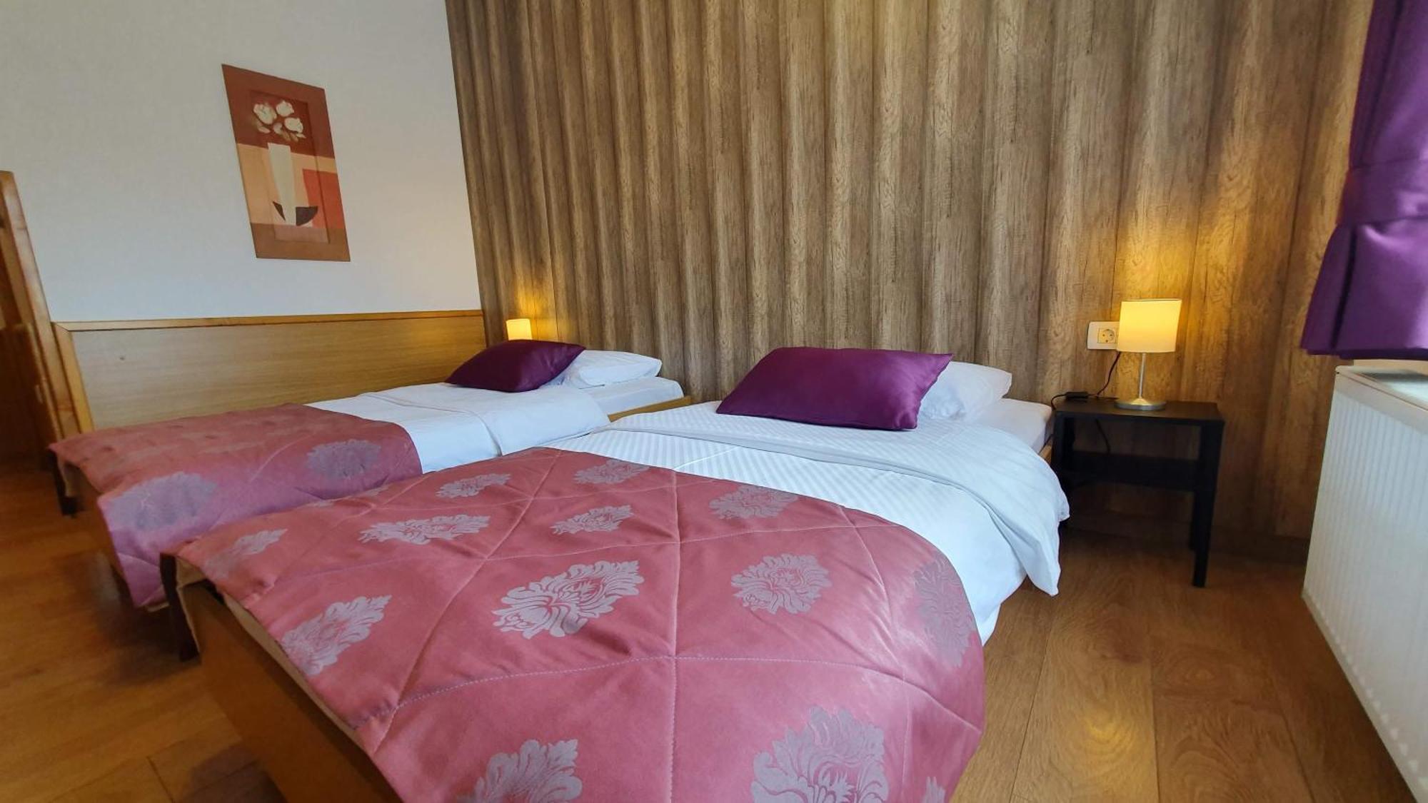 Hotel Zvonimir Otočac Εξωτερικό φωτογραφία
