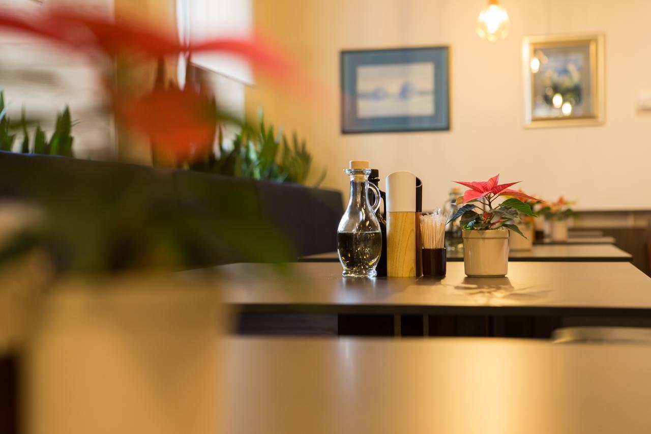 Hotel Zvonimir Otočac Εξωτερικό φωτογραφία