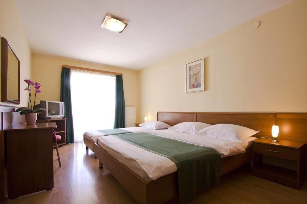 Hotel Zvonimir Otočac Εξωτερικό φωτογραφία