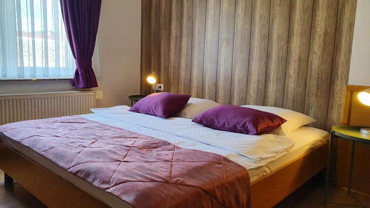 Hotel Zvonimir Otočac Εξωτερικό φωτογραφία